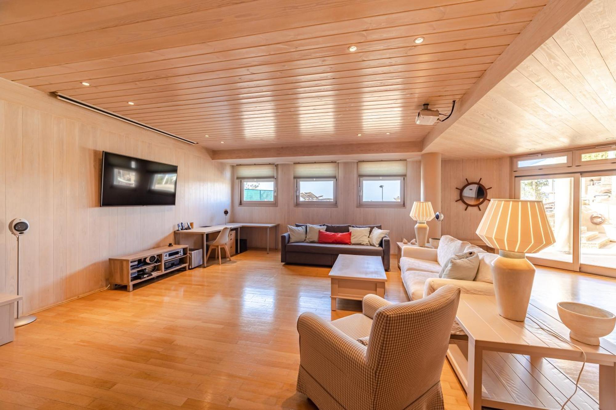 Lyciponon Villa Анависос Екстериор снимка