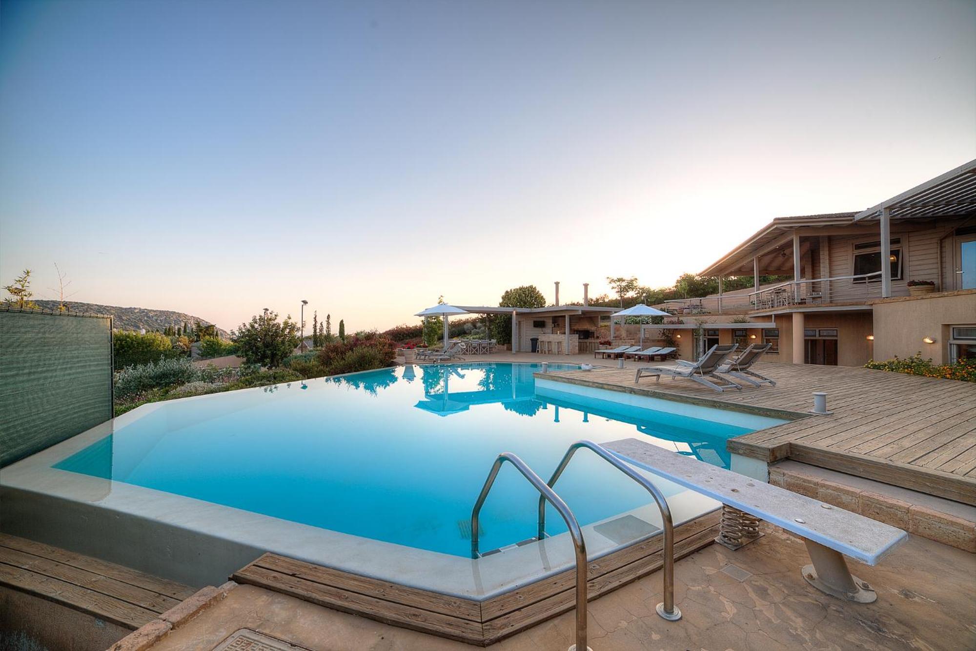 Lyciponon Villa Анависос Екстериор снимка